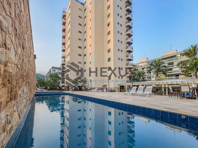 Apartamento com varanda vista mar e lazer na Enseada, Guarujá