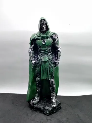 Doutor Destino, Vingadores - Estátua de Resina 18cm