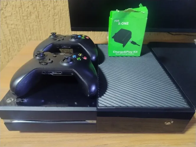 Xbox One + 2 controle | 850 Ou troco por Gpu 6gb+ Vram