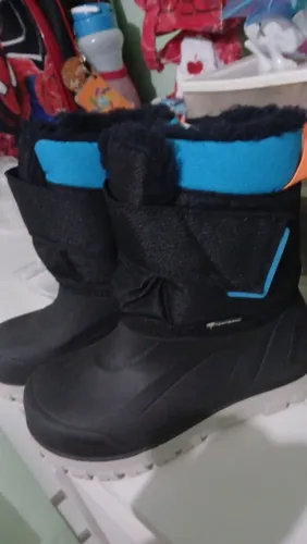 Bota infantil para andar na neve