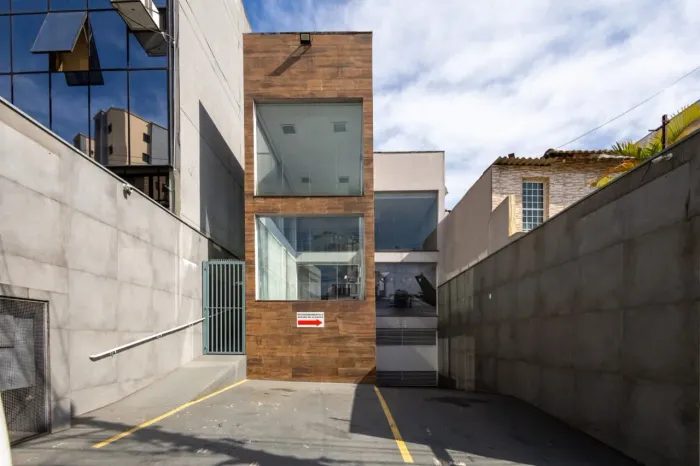 Casa comercial na Avenida Água Fria, 547 750 m²