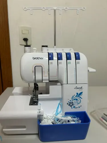 Máquina ultralok brother