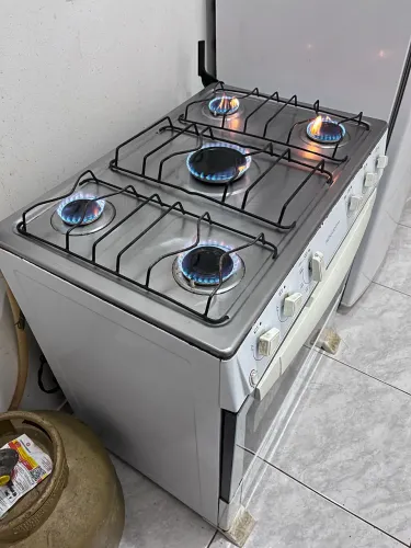 Rack, fogão e guarda-roupa 
