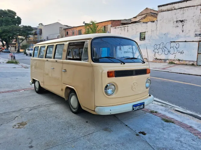 Volkswagen Kombi Standard/ Luxo/ Serie Prata 1979