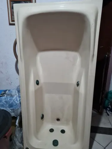 Vendo banheira de hidromassagem,em ÓTIMO ESTADO, sem motor,perfeita. Tamanho 180x80 gra, z