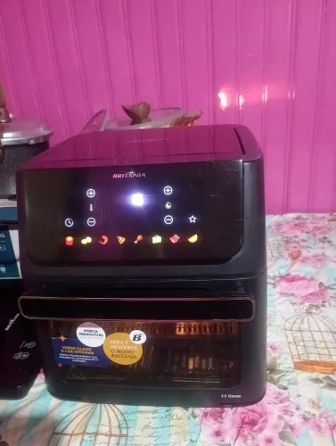 Air fryer da Britânia usado pouas vezes novo ainda por 320$ não entrego.