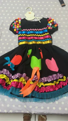 Vende- se roupa junina para menina