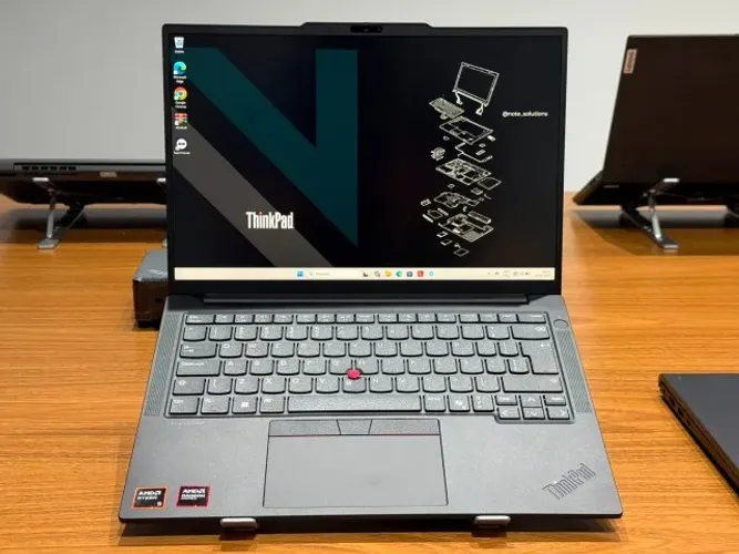 Notebook Lenovo ThinkPad E14 Gen 7 AMD Ryzen 5 220 16GB DDR5 512GB SSD - 01 ANO GARANTIA