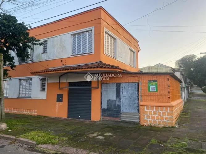 Casa residencial à venda no bairro Partenon com 214 m² e 6 dormitórios/quartos.