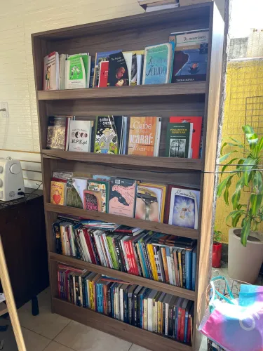 Estante de livros 