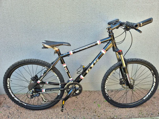 Bicicleta GTS M3 Alumínio Aro 26 - Full Shimano Alivio e Freio Hidráulico