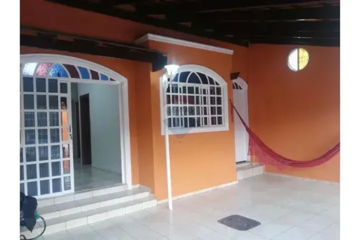 Alugo linda Casa térrea Qr 406