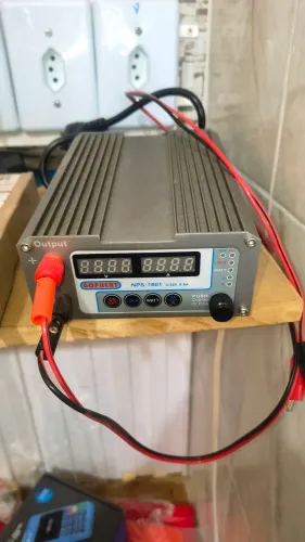 Vende-se expositor com mercadoria e e demais intes da loja 