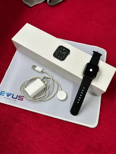 Apple Watch Edition Series 5 40mm Titânio