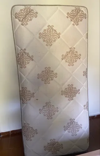 Vendo colchão solteiro