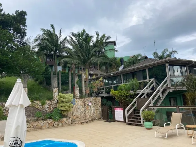 Pousada com 21 Unidades habitacionais à venda, na Praia da Silveira em Garopaba/SC