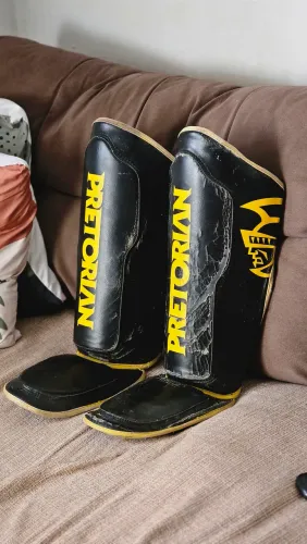 Caneleira De Muay Thai Mma Protetor Pretorian Impact Amarelo