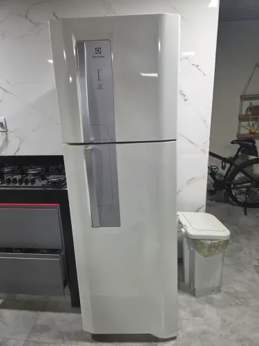 Refrigerador Eletrolux DF42 em excelente estado 