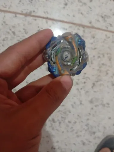 Beyblade burst hyrus