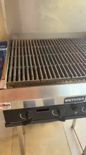 Charbroiler Industrial a Gás em Inox