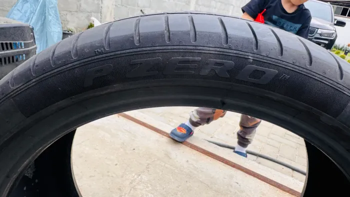 Pneu Pirelli PZero 255 35 R19