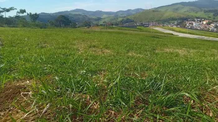 terreno 250 m2 com vista em Piracaia SP ( condomínio)