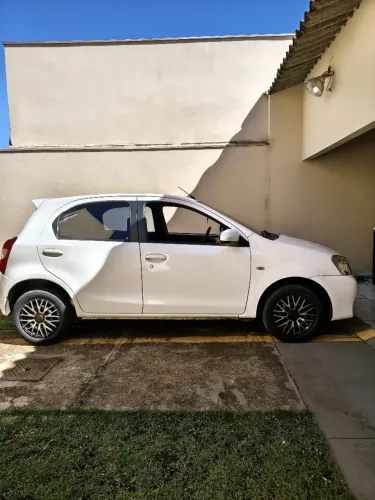 Toyota Etios X 1.3 Flex 16V 5P Mec. 2014