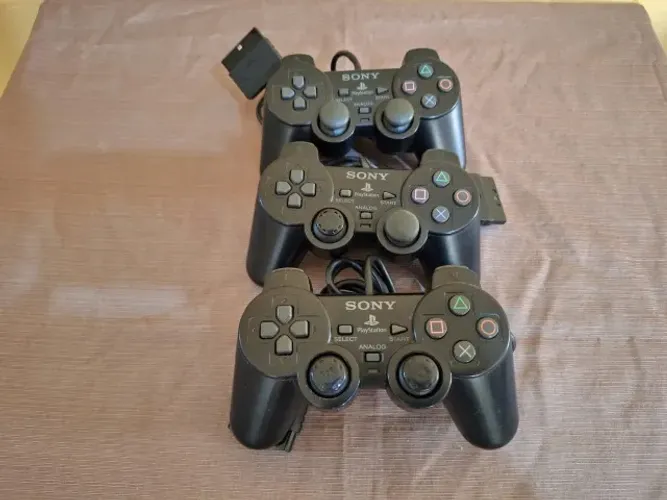 3 controles originais séria A playstation 2 com defeito