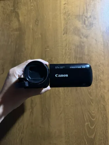 Filmadora Canon VIXIA HF R800 Full HD 1080p - Zoom Óptico 32x