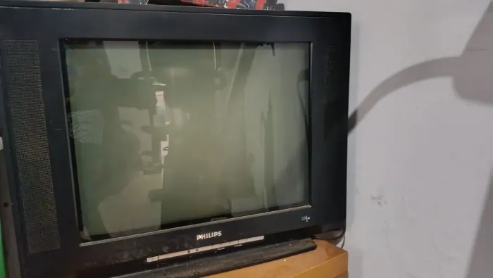 TV tubo PHILIPS 20'(funcionando sem controle) 