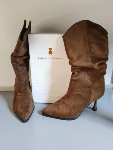 Bota Feminina Slouchy Camurça Marrom Salto Fino - Nova Tam 35