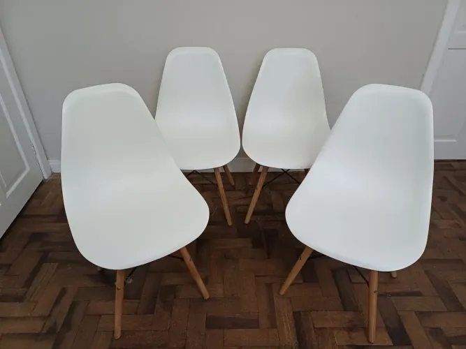 Conjunto 4 cadeiras Charles Eames Woods branca