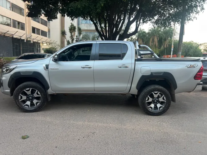 Toyota Hilux CD SRX 4X4 2.8 TDI 16V Diesel Aut. 2019