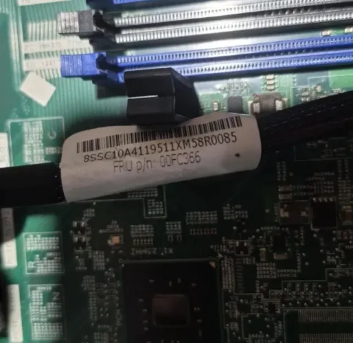 p/n: 00FC366 cabo Mini SAS HD - PCIe para controladoras SROC