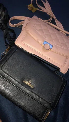 Vendo bolsas, uma na cor nud e outra preta, cada uma foi 60 65, pego 60 ou até