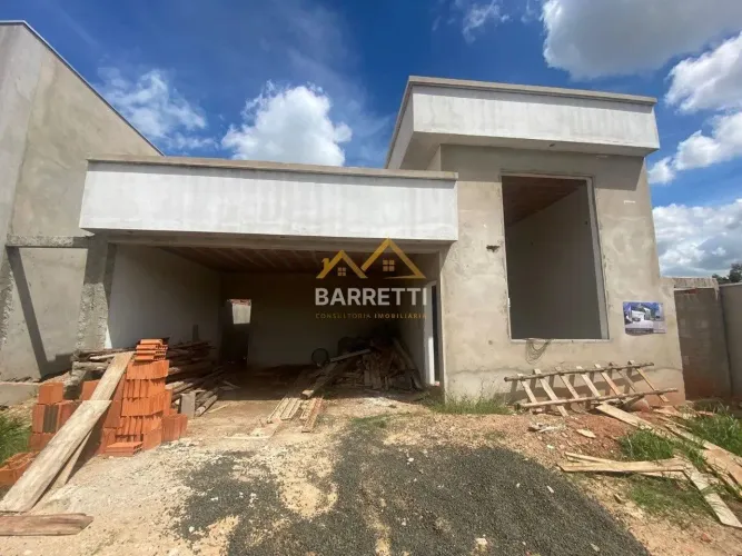 Casa à venda no Condomínio Belmonte, com 195 m², três quartos, quatro banheiros, piscina e