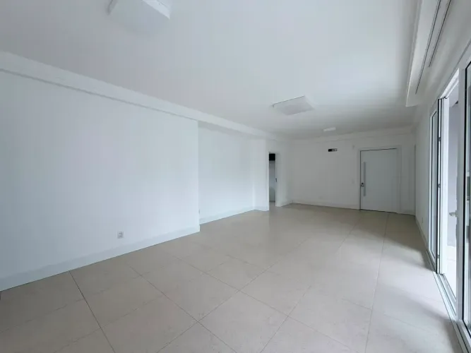 Apartamento INCRÍVEL de três suítes no centro de Floripa!