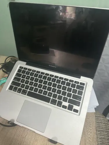 Vendo MacBook 2010 6GIGA ram por R$ 500