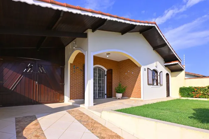 Casa à Venda em Parque Balneario Oasis, Peruíbe - SP