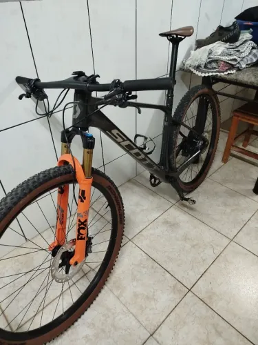 Vendo bikescotis scale 925 2024 tamanho 19 suspensão FOX kashima 34 100 mm de curso bike