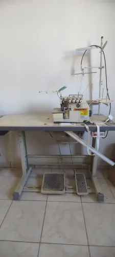 Máquina overloque ponto cadeia