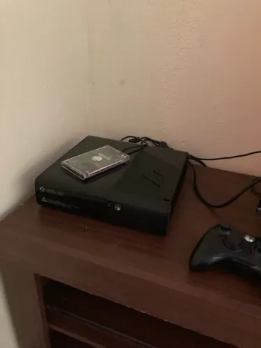 Xbox 360 desbloqueado explode dois controles 63 jogos