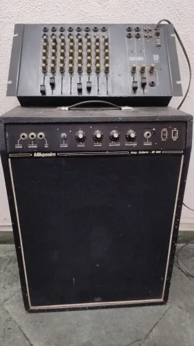 Mesa de som e caixa amplificada