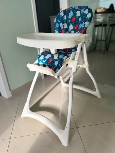 Cadeirinha infantil de alimentação