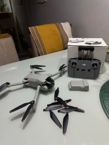 DJI MINI 3 + Bateria e hélices extras | ACEITO TROCA 