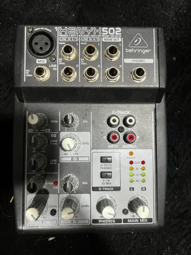 Mesa de Som Behringer Xenyx 502