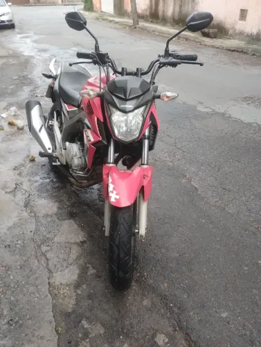 Vendo Twister ano 2018valor 16,800 ou troco por Bros 160