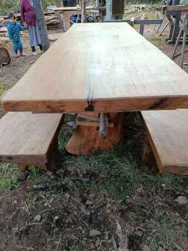 Mesa de madeira rústica 