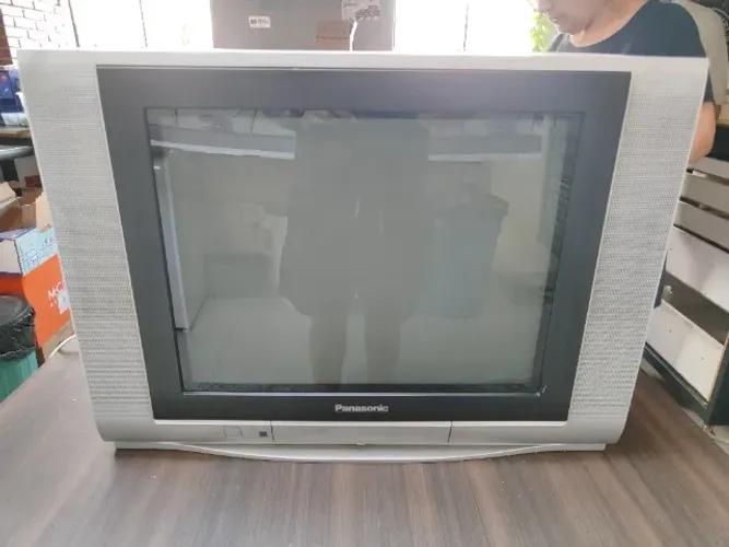 TV de Tubo 21" Panasonic (Modelo Retrogaming) + Suporte de Parede Articulado + Controle