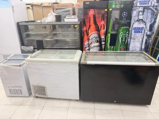 Freezer expositor horizontal tenho 02 peças